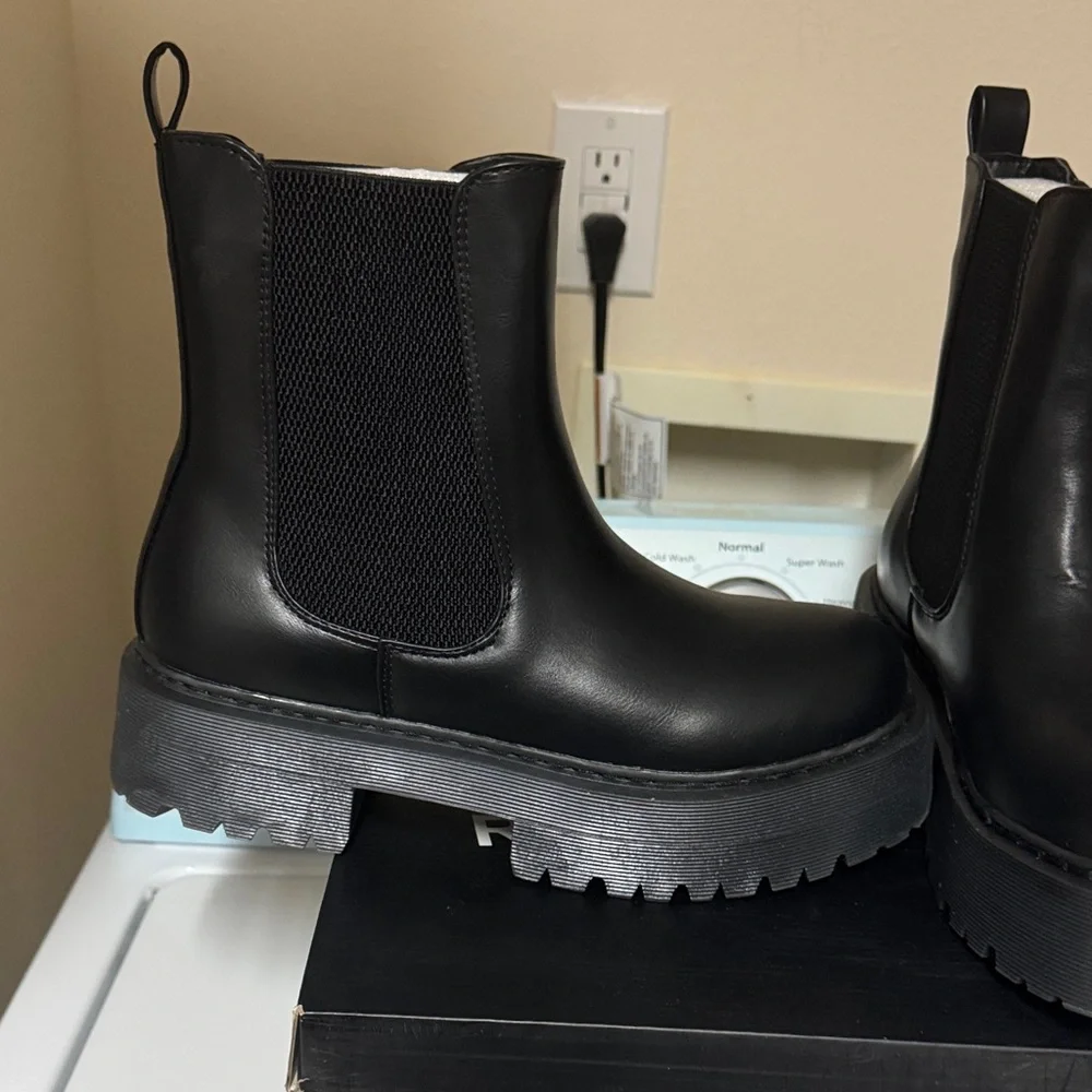 Black Platform slip on Style Chelsea Boots - Women's Chunky Sole